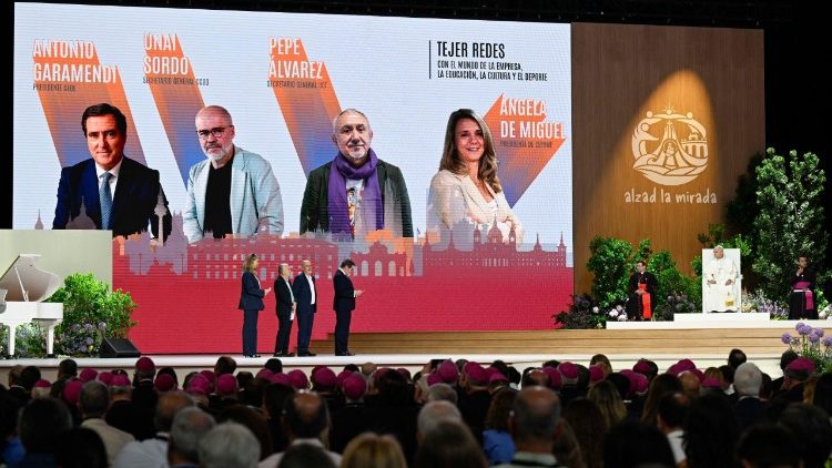 I rappresentanti del mondo dell'economia e del lavoro sul palco della Movistar Arena