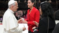 Pope Leo received a racket from athletes Teresa Perales and Carolina Marín