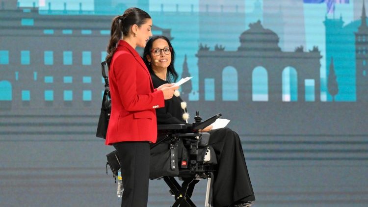 Carolina Marin and Teresa Perales address the Pope at the event