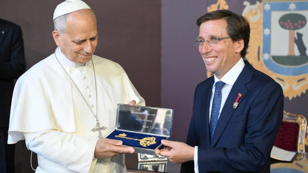 Übergabe der Goldenen Schlüssel zur Stadt an den Papst (Vatican Media)
