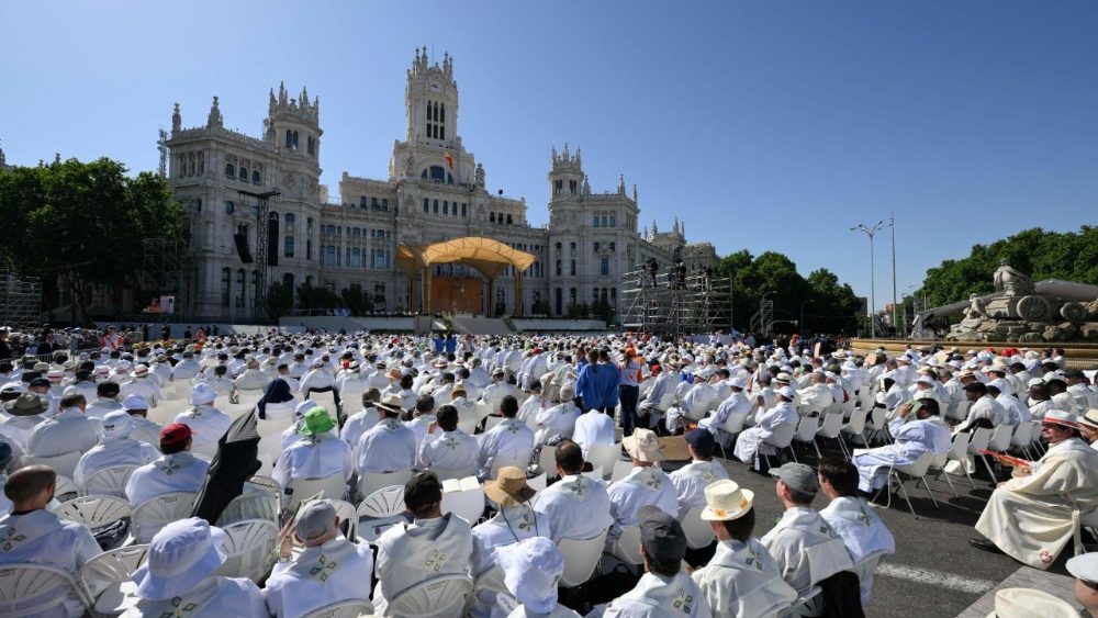 Lors de la célébration euxharistique ce dimanche 7 juin 2026, place de Cibeles à Madrid.