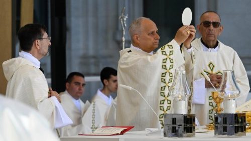 Pope recalls how Eucharistic grace transforms and makes us protagonists of hope