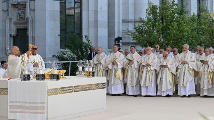 Papa Leone nella Messa celebrata nella Solennit&agrave; del Corpus Domini