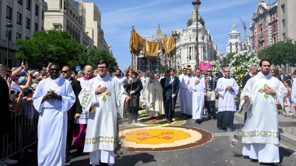 Mitten durch Madrid: Die Fronleichnams-Prozession von Leo XIV.