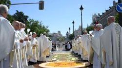 2026.06.07 Viaggio Apostolico in Spagna - Santa Messa in Plaza de Cibeles a Madrd