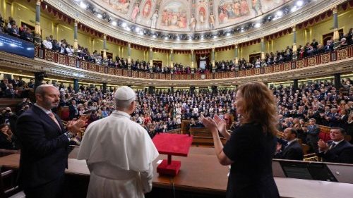 Lev XIV. ve španělsk&eacute;m parlamentu: Obrana lidsk&eacute; důstojnosti, svobody a pokoje