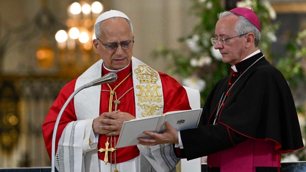 Rugăciunea papei Leon al XIV-lea în fața imaginii Fecioarei Maria de la Almudena, în Madrid