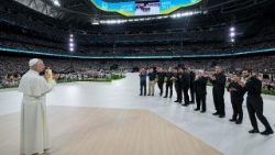 2026.06.08 Viaggio Apostolico in Spagna - Seconda Parte Incontro con la Comunita' diocesana nello Stadio Santiago Bernabeu