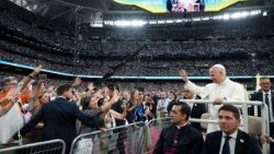 2026.06.08 Viaggio Apostolico in Spagna - Seconda Parte Incontro con la Comunita' diocesana nello Stadio Santiago Bernabeu