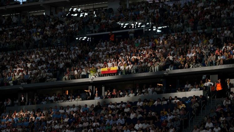 stadion Santiago Bernab&eacute;u, dějiště setk&aacute;n&iacute; papeže s madridskou diec&eacute;z&iacute;