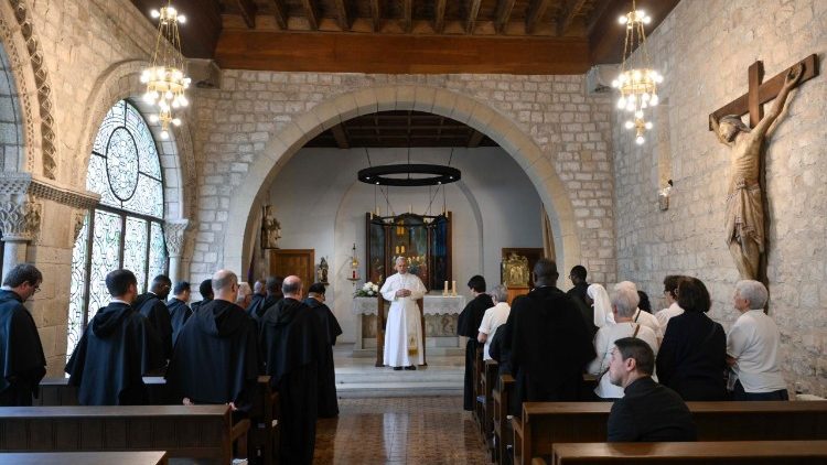 Il momento di preghiera con agostiniani e agostiniane