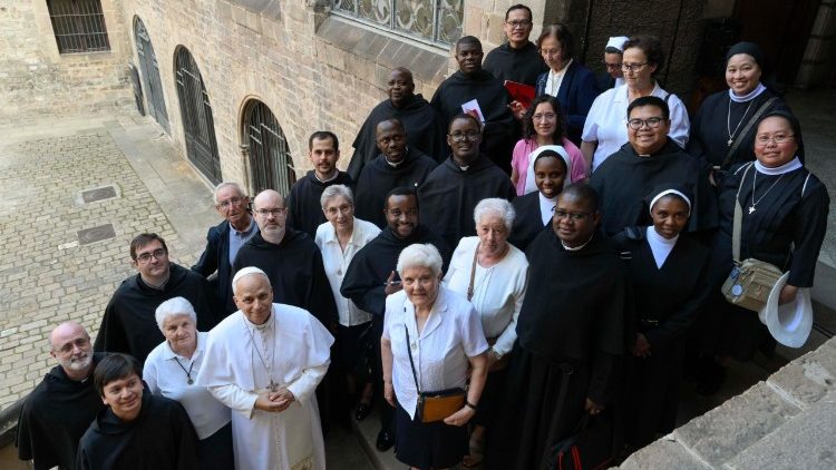 Leone XIV con religiosi e religiose della famiglia agostiniana