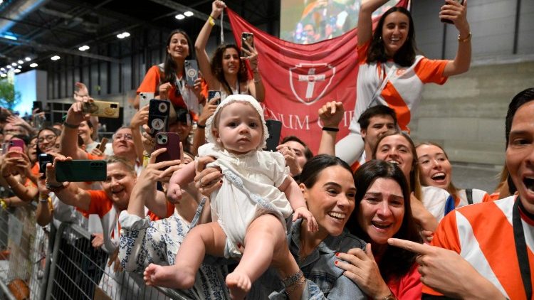 A festa dos volunt&aacute;rios ao encontrar o Papa Le&atilde;o XIV