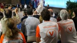 Le testimonianze dei volontari nell'ultimo incontro con Leone XIV a Madrid