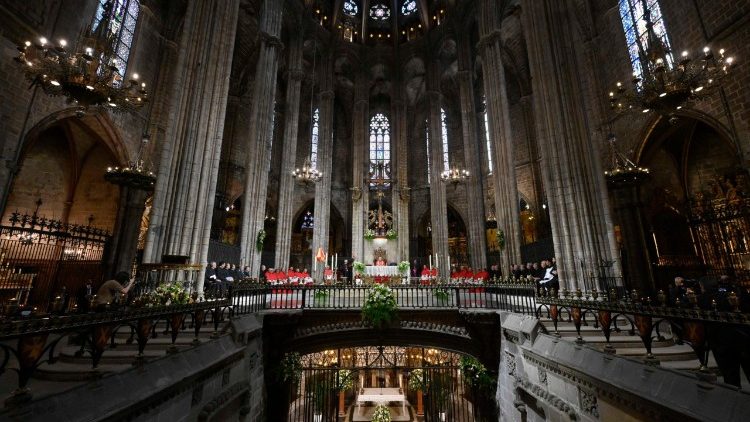 Po przybyciu do Barcelony Leon XIV modlił się południową Liturgią Godzin w katedrze Świętego Krzyża i Świętej Eulalii