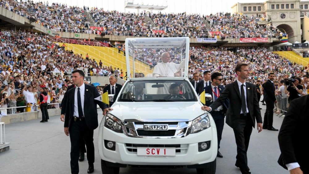2026.06.09 Viaggio Apostolico in Spagna - Veglia di Preghiera allo Stadio Olimpico LluÃ­s Companys di Barcellona