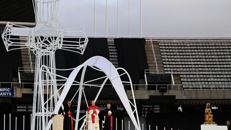 El gran palco que ha recibido al Papa Le&oacute;n en el Estadio Ol&iacute;mpico de Barcelona