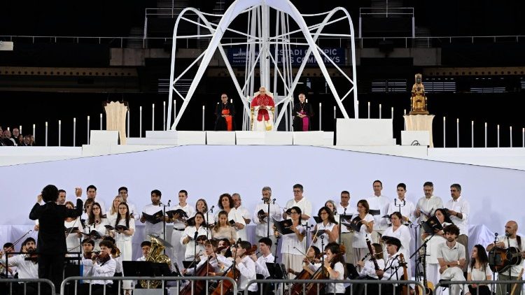 Tanti i giovani nella veglia di preghiera con il Papa
