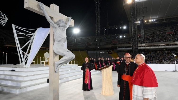 O Papa Le&atilde;o XIV na Vig&iacute;lia de Ora&ccedil;&atilde;o no Est&aacute;dio Ol&iacute;mpico "Llu&iacute;s Companys" em Barcelona