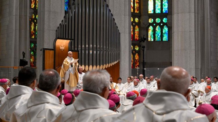 Papa Leone legge l'omelia della Messa nel centenario della morte di Gaud&igrave; e per l'inaugurazione della Torre di Ges&ugrave; Cristo