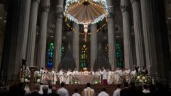 2026.06.10 Viaggio Apostolico in Spagna - Arrivo alla Sagrada FamÃ­lia e Santa Messa