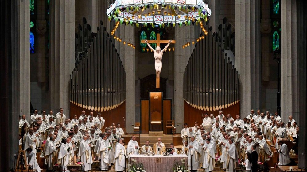 2026.06.10 Viaggio Apostolico in Spagna - Arrivo alla Sagrada FamÃ­lia e Santa Messa
