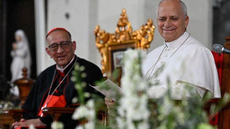 Il cardinale Juan Jos&eacute; Omella Omella, arcivescovo di Barcellona, con Leone XIV. 