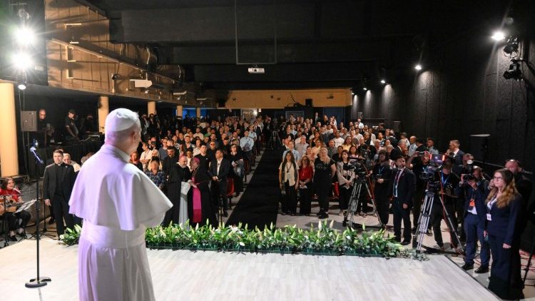 Papa durante o encontro na penitenci&aacute;ria de Barcelona