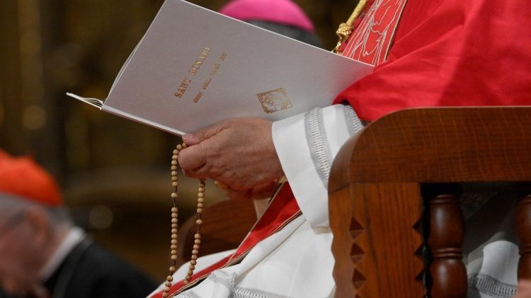 Papst Leo beim Rosenkranzgebet