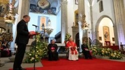 Una delle testimonianze rese al Papa nella cattedrale di Sant’Anna a Las Palmas de Gran Canaria