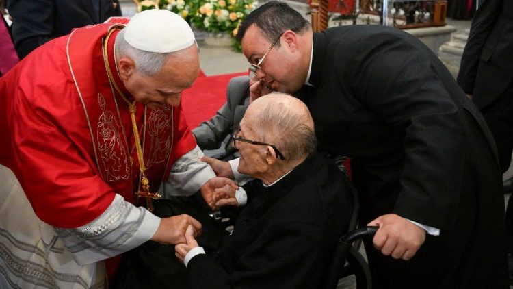 A sauda&ccedil;&atilde;o do Papa aos presentes
