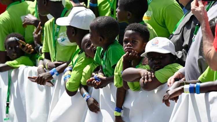 I figli di alcuni migranti presenti all'incontro