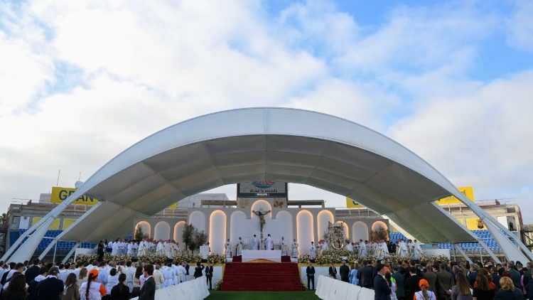 Un momento de la santa misa en el Estadio de Gran Canaria este jueves 11 de junio de 2026