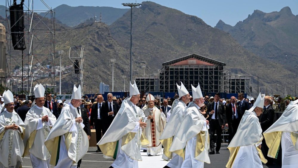 2026.06.12 Viaggio Apostolico in Spagna - Santa Messa al Porto di Santa Cruz de Tenerife.