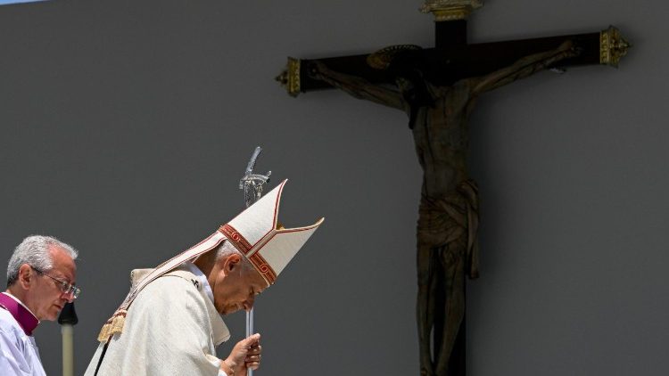 Mše svat&aacute; v př&iacute;stavu Santa Cruz na Tenerife, 12. 6. 2026