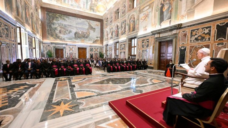 Il Papa mentre pronuncia il suo discorso
