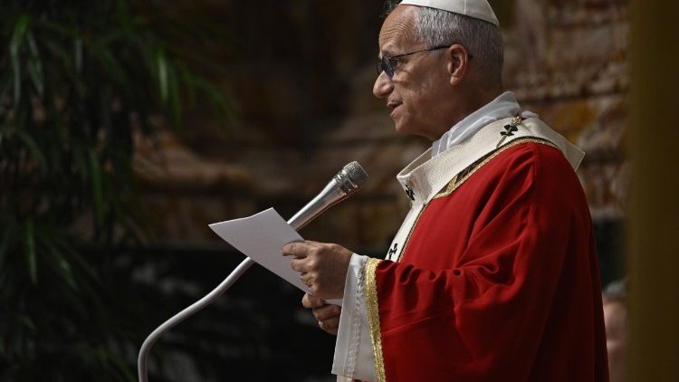 O Papa l&ecirc; a homilia durante a missa das ex&eacute;quias do cardeal Camillo Ruini