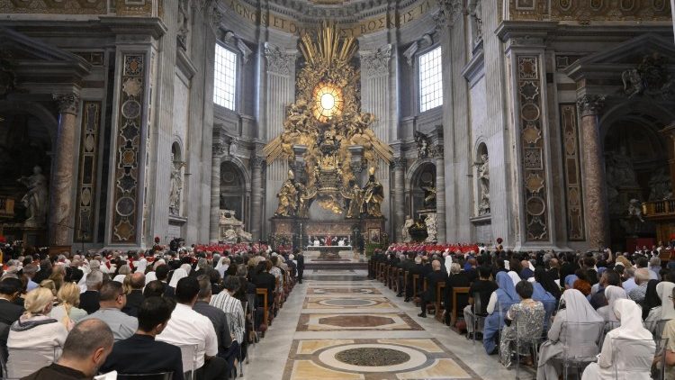 Gran participaci&oacute;n de fieles en las exequias de cardenal Ruini, Vicario General del Papa para la Di&oacute;cesis de Roma de 1991 a 2008