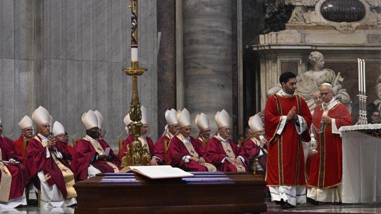 Ce jeudi 18 juin, le Pape Léon XIV a présidé les funérailles du cardinal Camillo Ruini, décédé le 16 juin. 