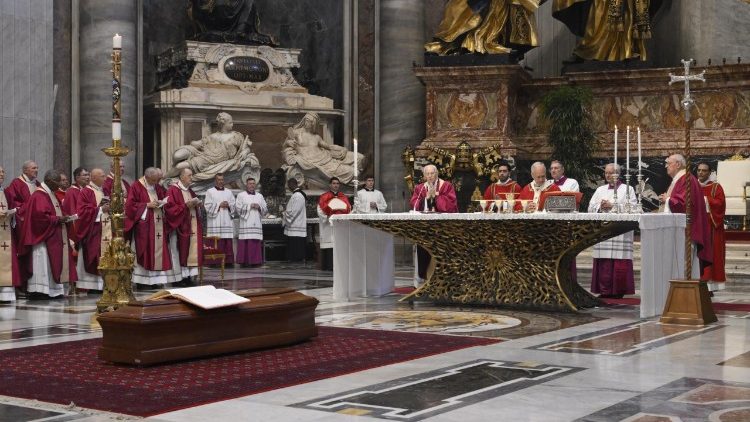 Die Trauerfeier für Kardinal Ruini im Petersdom