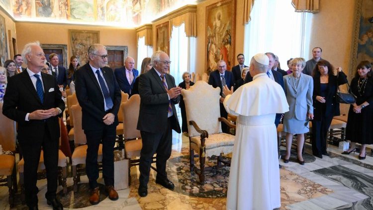 Le Pape et des membres du Conseil d’administration de l’Universit&eacute; h&eacute;bra&iuml;que de J&eacute;rusalem