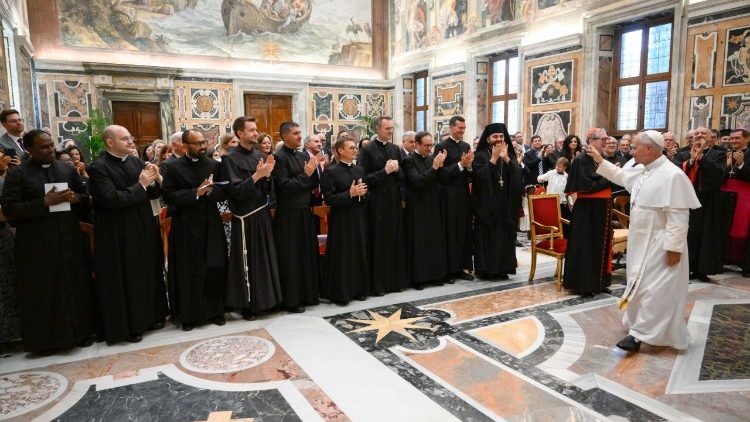 O Papa ao se despedir do grupo de 100 pessoas da ROACO presente na audi&ecirc;ncia