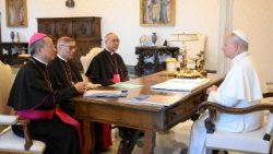 Leon al XIV-lea și episcopii de Hong Kong și Macao cu ocazia vizitei lor ”ad Limina Apostolorum”.