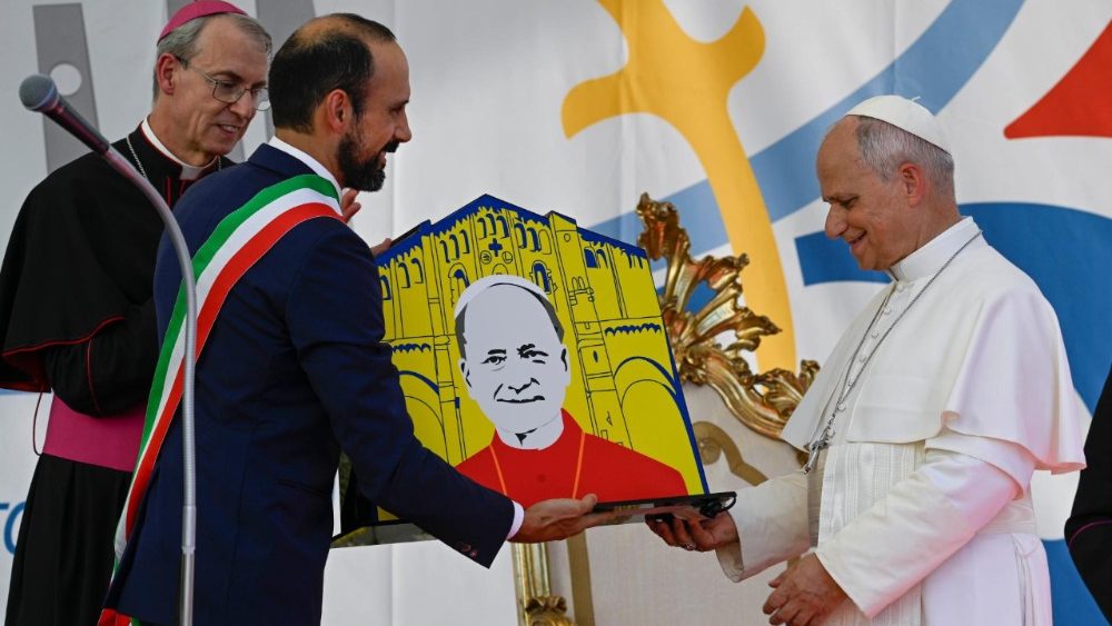 Леў XIV падчас сустрэчы з гарадскімі уладамі, грамадзянскай супольнасцю і жыхарамі італьянскай Павіі