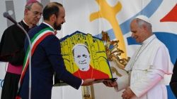 Papież LeoN XIV otrzymał swój portret od burmistrza Pawii