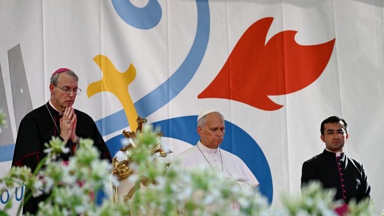 2026.06.20 Visita Pastorale a Pavia - Piazza Vittoria - Incontro con la Cittadinanza
