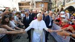2026.06.20 Visita Pastorale a Pavia - Piazza Vittoria - Incontro con la Cittadinanza