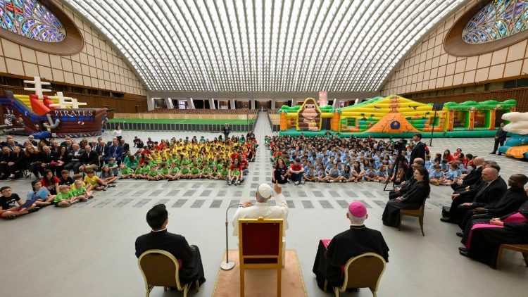 Papa na vijana na watoto wa kiangazi mjini Vatican