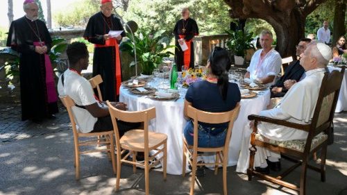 Mittagessen mit Leo: „Die Schw&auml;chsten sind das Herz der Kirche“