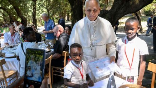Papst beim Mittagessen mit Armen: „Hunger nach Gerechtigkeit“